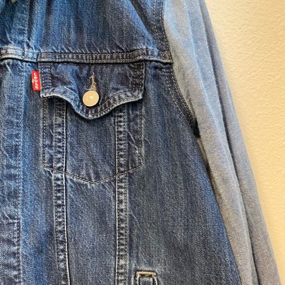 Levi's 2 Tone Denim and Cotton Jean Jacket - Picture 3 of 10